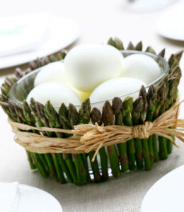 Centrotavola-di-uova-e-asparagi_su_vertical_dyn