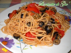 spaghetti-pomodoro-capperi-e-olive
